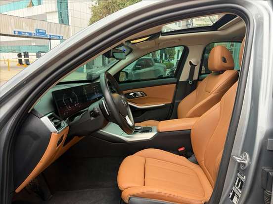 BMW-320i-2022
