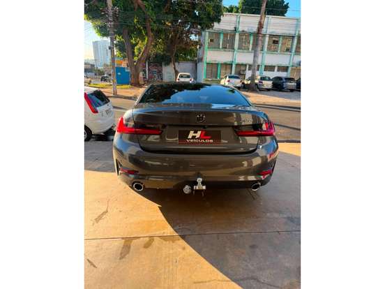 BMW-320i-2020