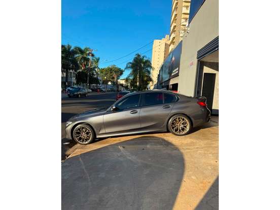 BMW-320i-2020