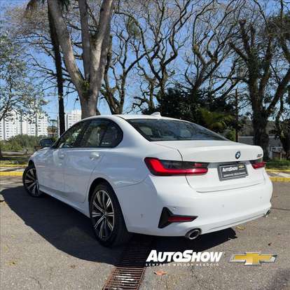 BMW-320i-2020