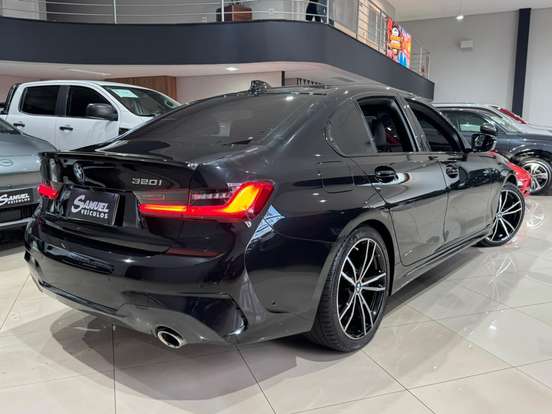 BMW-320i-2.0 16V TURBO GASOLINA M SPORT AUTOMÁTICO BMW-320i-2020