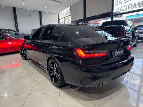 BMW-320i-2020