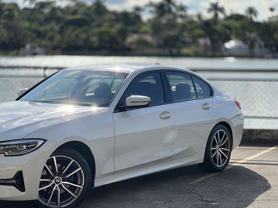 BMW-320i-2020