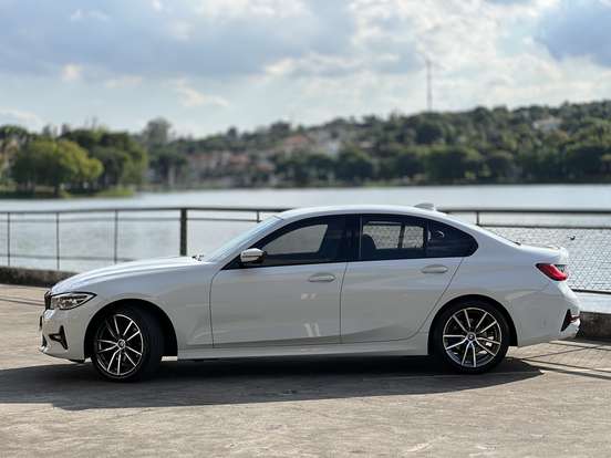BMW-320i-2020