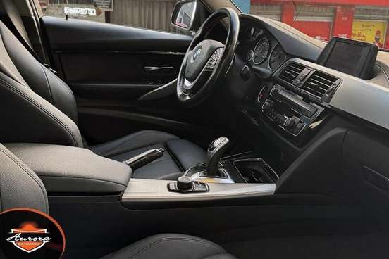 BMW-320i-2018