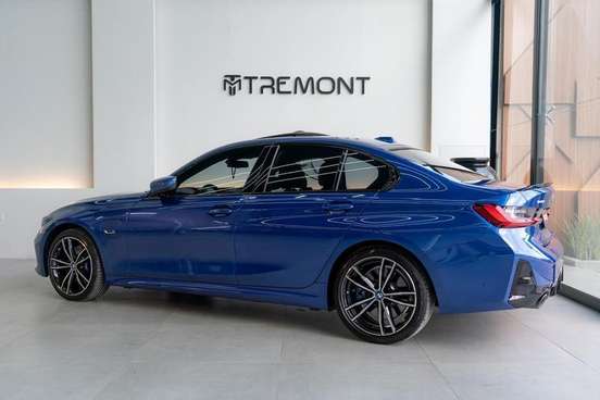 BMW-330e-2022