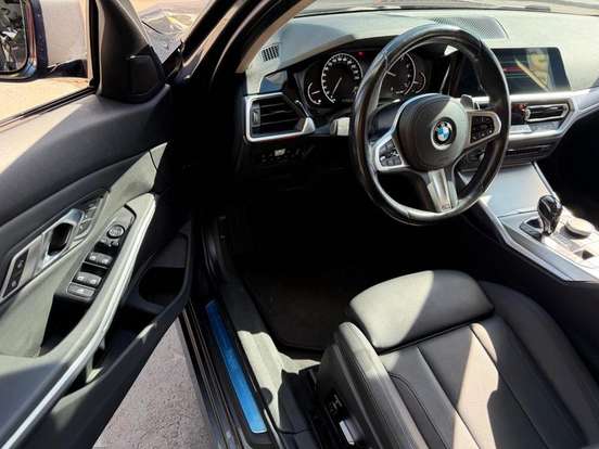 BMW-330i-2.0 16V TURBO GASOLINA M SPORT AUTOMÁTICO BMW-330i-2019