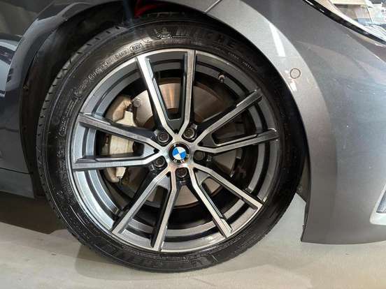 BMW-330i-2019