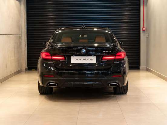 BMW-530e-2023