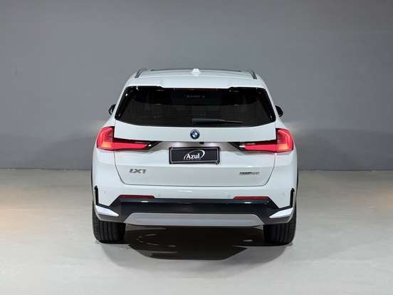 BMW-iX1-2024