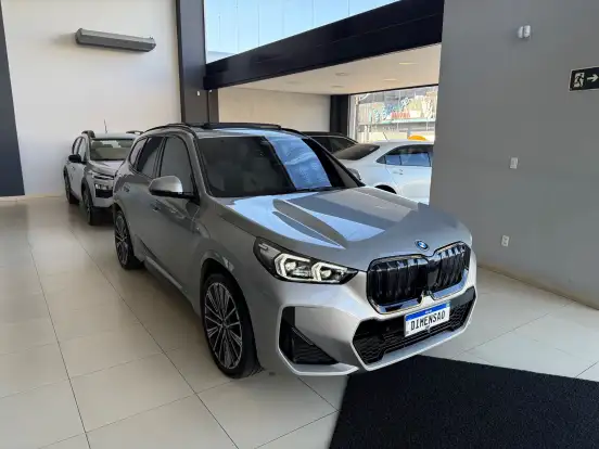 BMW-iX1-2023