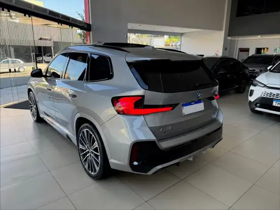 BMW-iX1-2023
