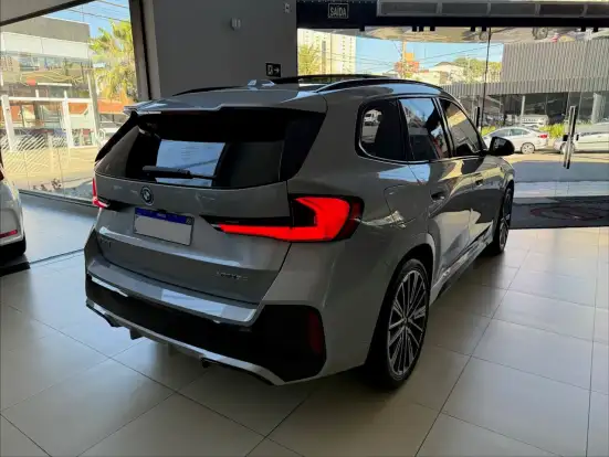 BMW-iX1-2023
