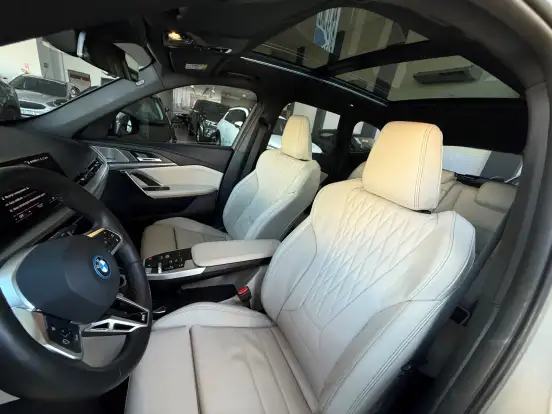 BMW-iX1-2023