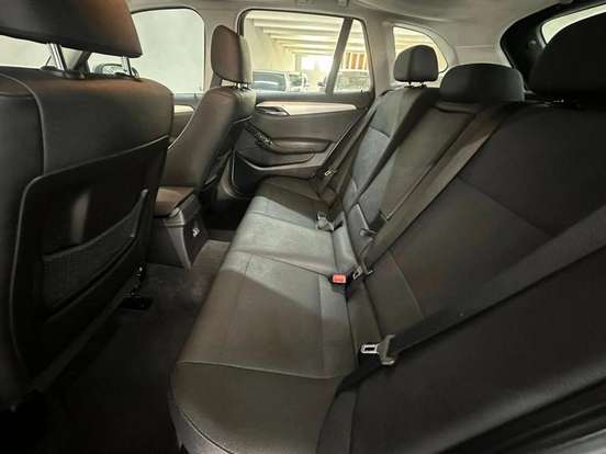 BMW-X1-2011