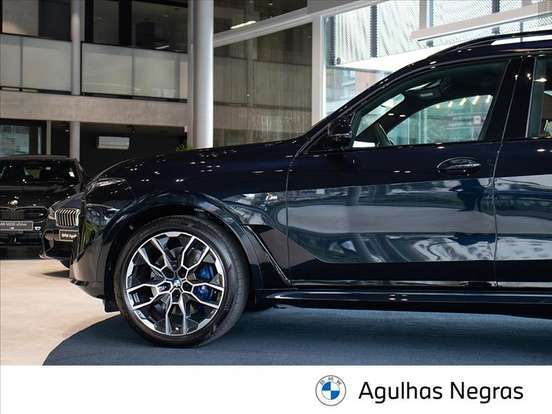 BMW-X7-2025