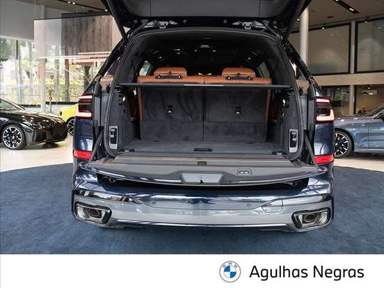 BMW-X7-2025