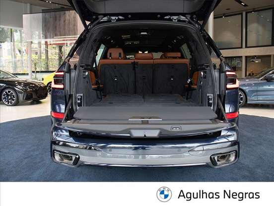 BMW-X7-2025