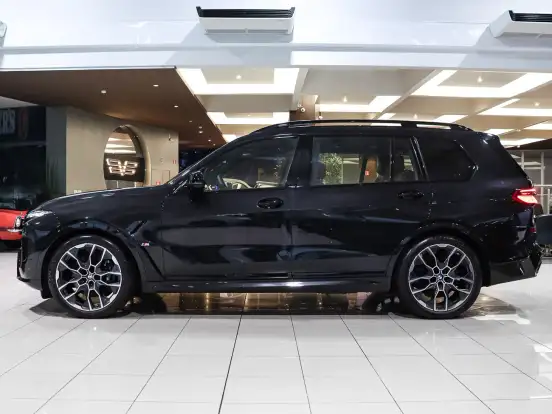 BMW-X7-4.4 V8 GASOLINA M60i STEPTRONIC BMW-X7-2023