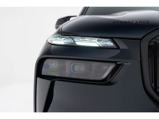 BMW-X7-2024