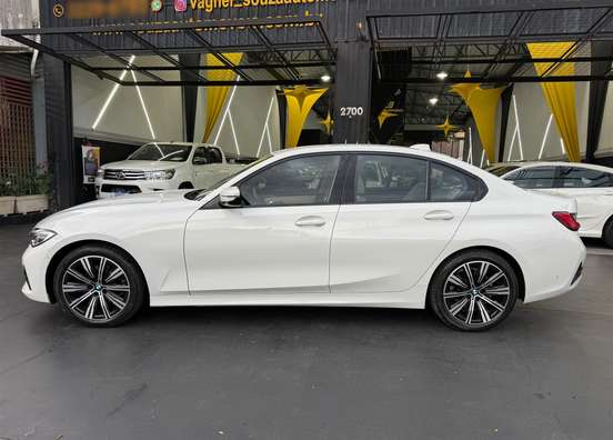 BMW-320i-2021
