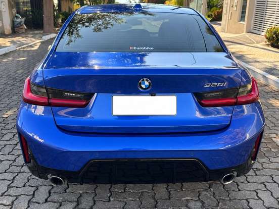 BMW-320i-2023