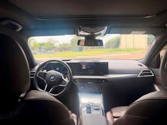BMW-320i-2025