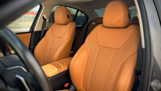 BMW-320i-2022