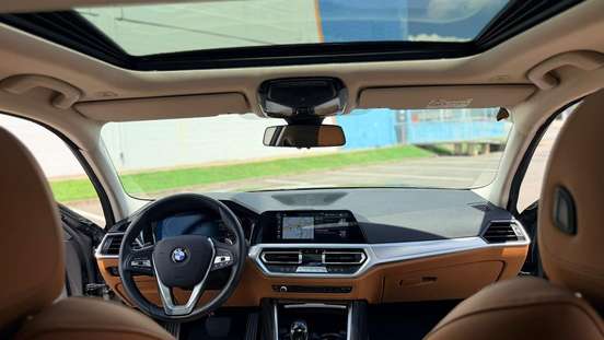 BMW-320i-2022