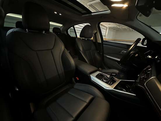 BMW-320i-2021