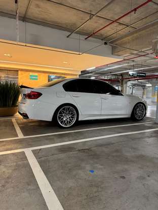BMW-320i-2016