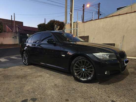 BMW-320i-2010