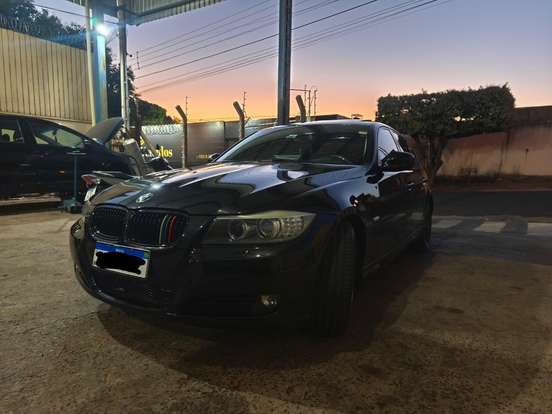 BMW-320i-2010
