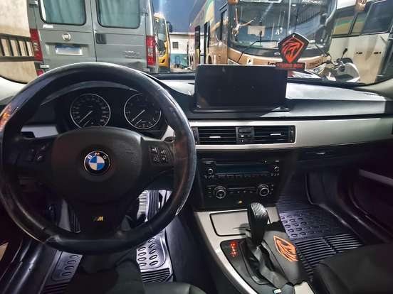 BMW-320i-2010