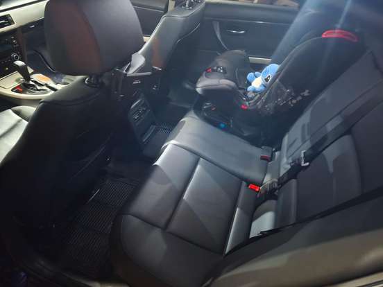 BMW-320i-2010