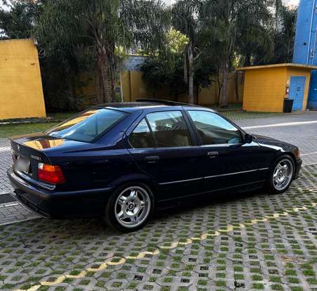 BMW-325i-1992