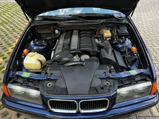 BMW-325i-2.5 SEDAN 24V GASOLINA 4P AUTOMÁTICO BMW-325i-1992