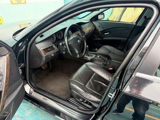 BMW-545i-2004