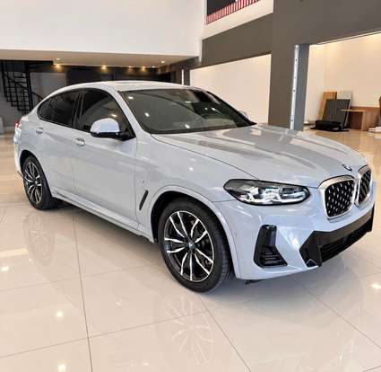 BMW-X4-2022