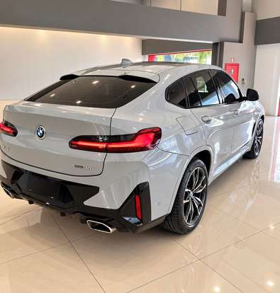 BMW-X4-2022