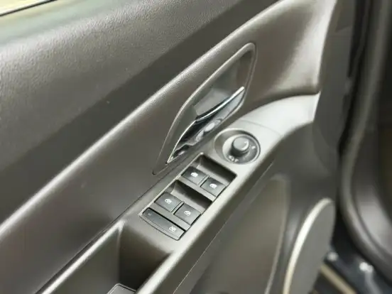 CHEVROLET-CRUZE-2012
