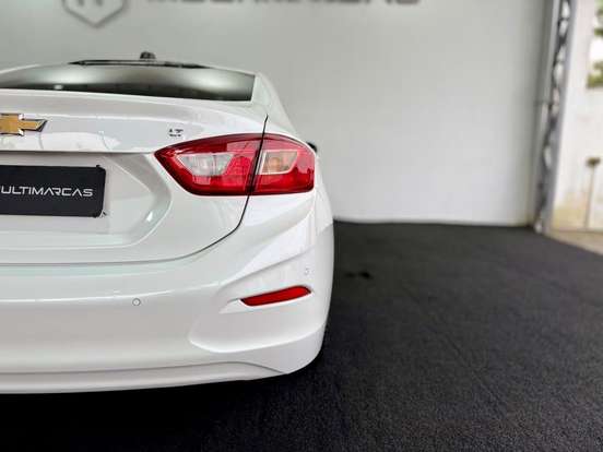 CHEVROLET-CRUZE-2018