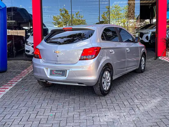 CHEVROLET-ONIX-2018