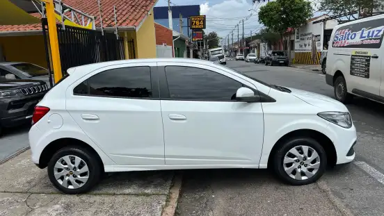 CHEVROLET-ONIX-2013