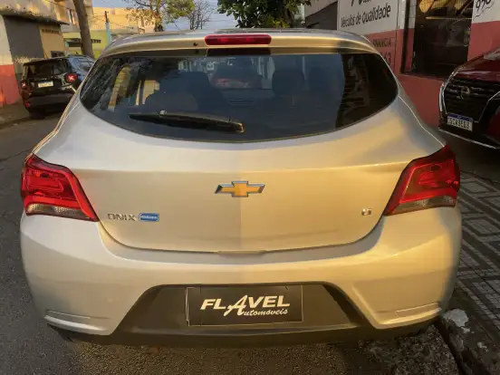 CHEVROLET-ONIX-2018