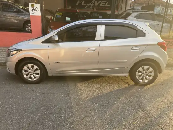 CHEVROLET-ONIX-2018