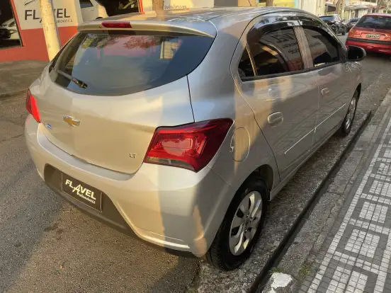 CHEVROLET-ONIX-2018