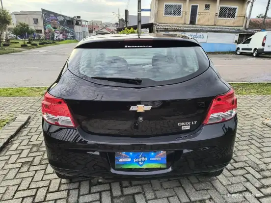 CHEVROLET-ONIX-2015