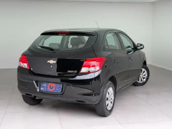 CHEVROLET-ONIX-2015