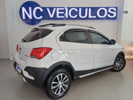 CHEVROLET-ONIX-1.4 MPFI ACTIV 8V FLEX 4P AUTOMÁTICO CHEVROLET-ONIX-2016